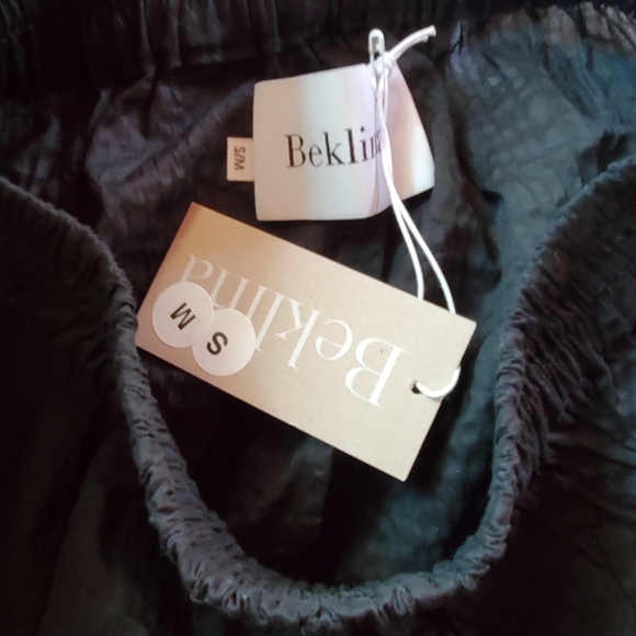 Beklina Basic Pant in Textured Black - Picture 4 of 5